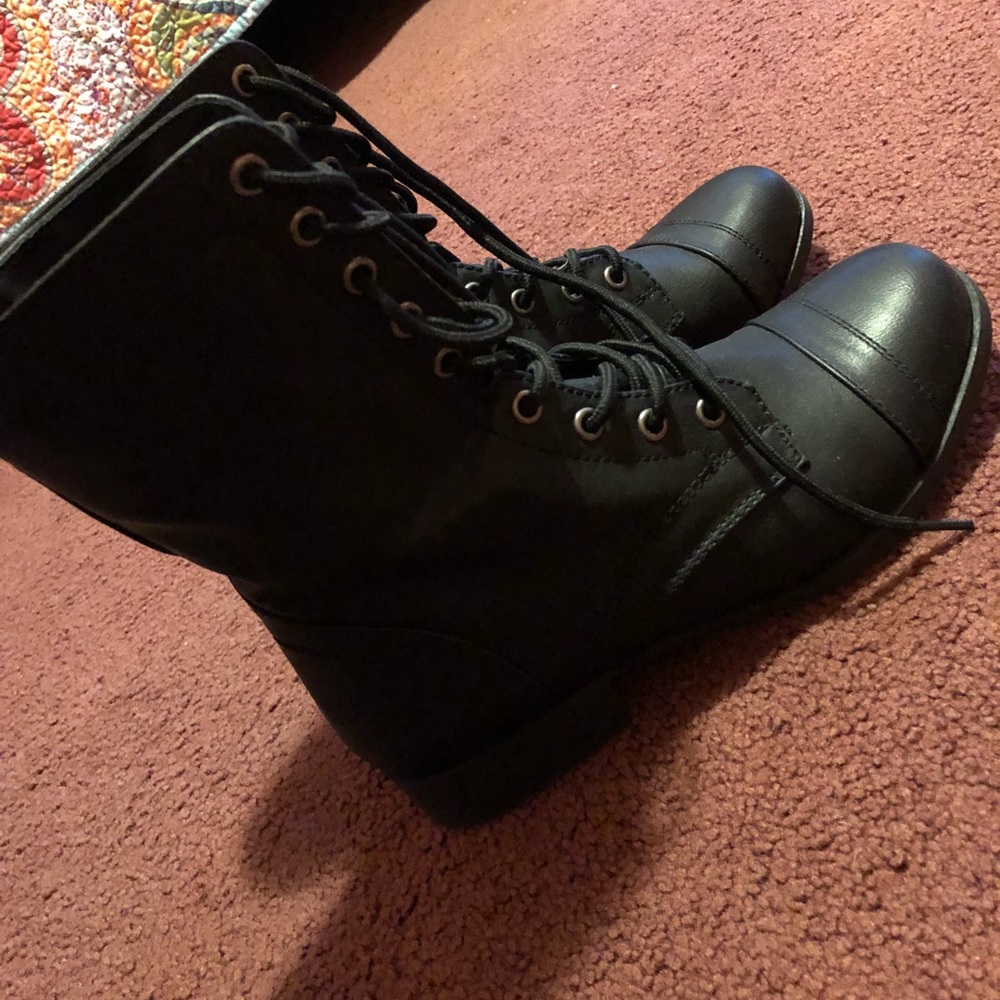 Combat boots